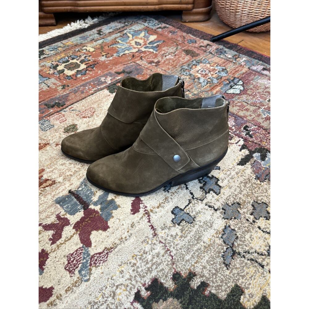 Eileen Fisher 9 Brown Billie Tag Leather Back Zip Block Heel Booties Boots $198 - Picture 2 of 12
